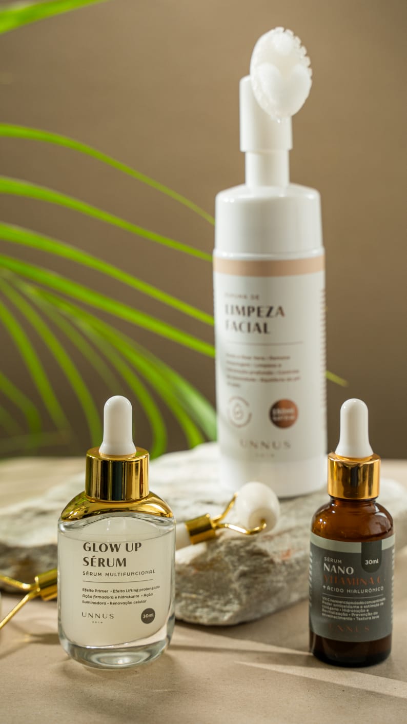 Linha UNNUS Skin completa apresentada sobre pedras naturais